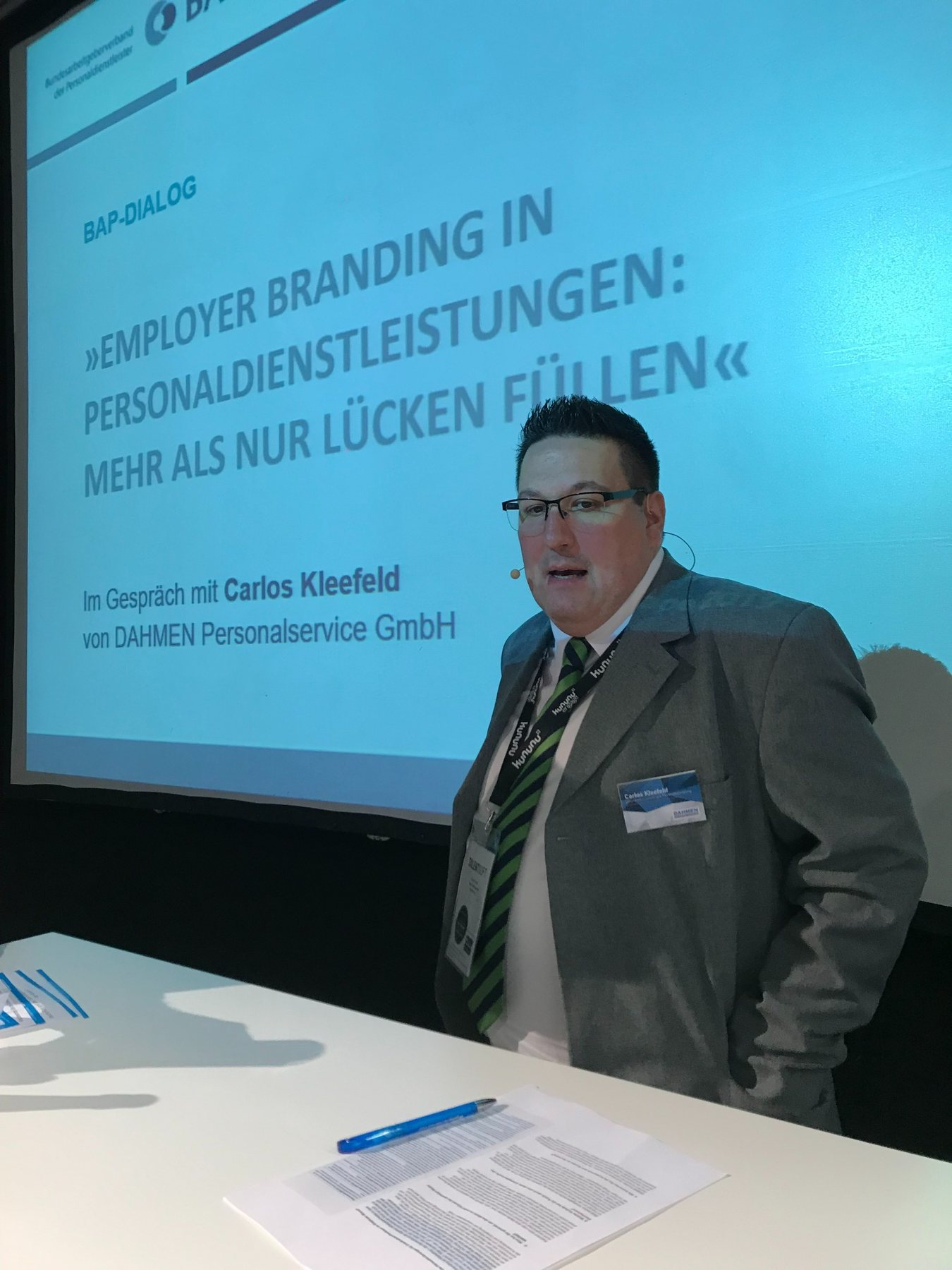 Carlos Kleefeld bei einem Fachvortrag